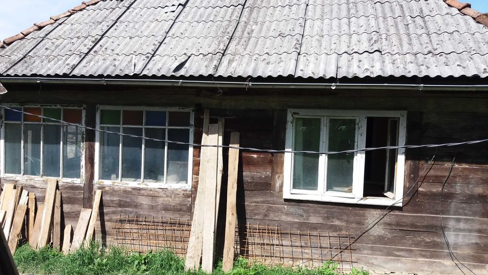 Casă și grajd din lemn de stejar de vânzare