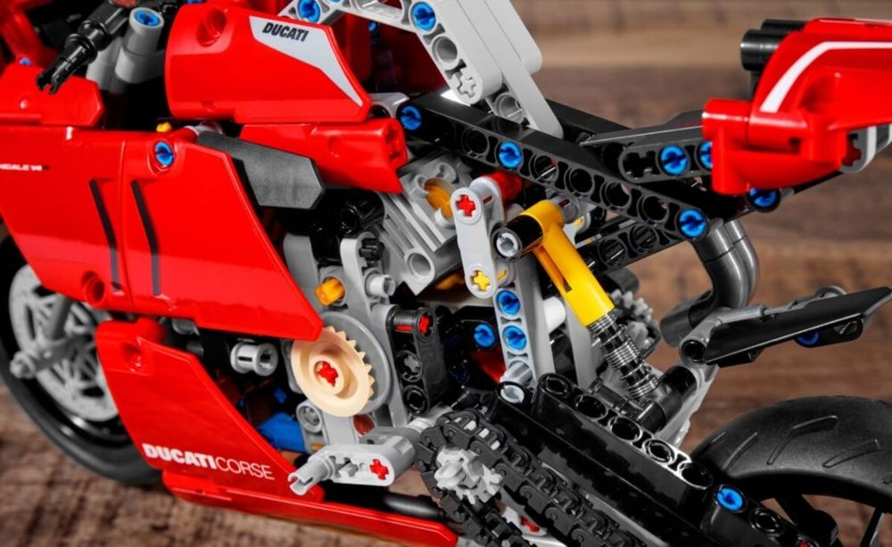 LEGO Technic Ducati Panigale V4 R.LEGO 42107