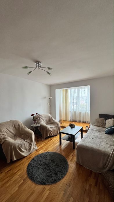 Inchiriez 2 camere decomandate, 50mp, parchet, gresie ,faianță , izolat,  centrala et 5 , 2 lifturi. Lângă statie, aproape de scoli, piata, Big