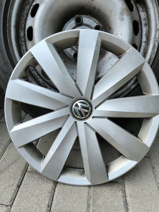 Vând set 4 cauciucuri + anvelope iarnă uzate VW Passat 
Vând set compl