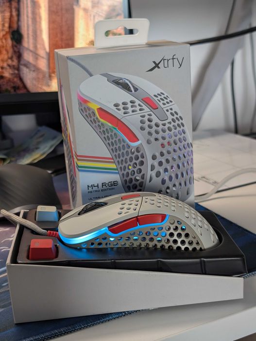 Mouse gaming Xtrfy M4 RGB Retro si Tastatura mecanica gaming Xtrfy K4 Tkl RGB Retro