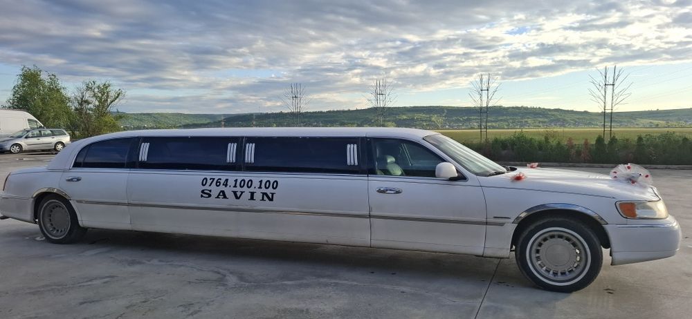Vând Limuzina Lincoln