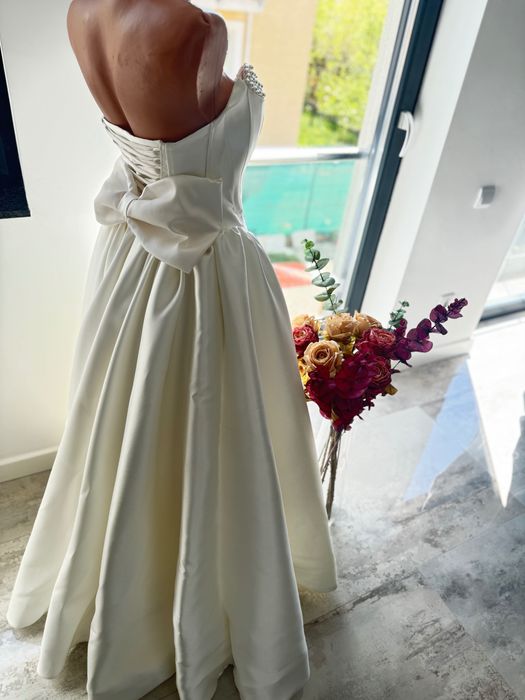 Rochie de mireasă nouă, nepurtată