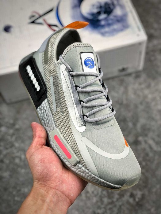 Оригинални  маратонки * ADIDAS NMD SPECTOO NASA * EU40