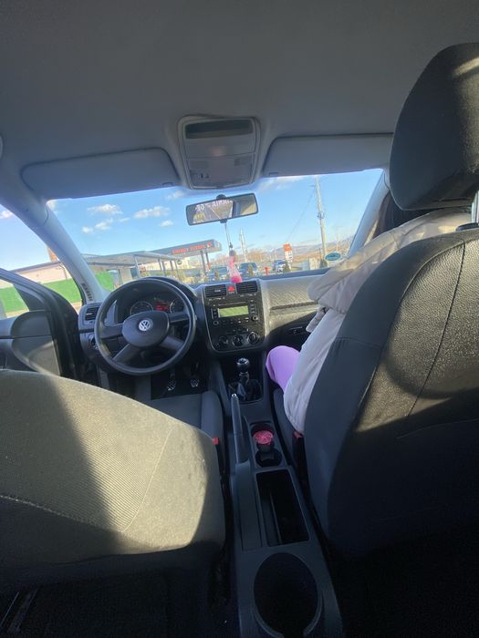 Vand golf 5 gri , cu cutie manuala