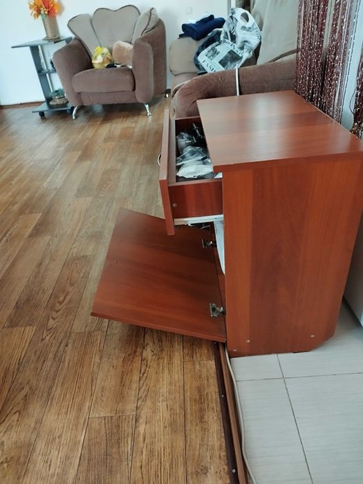Тумбочка для обуви. Табуретки.