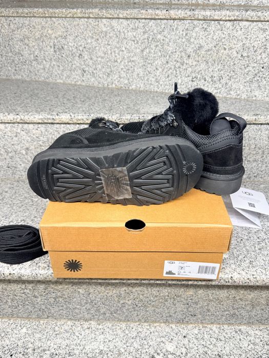 UGG Lowmel Negri Noi, in cutie