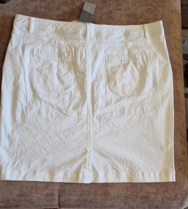 Бяла дънкова пола