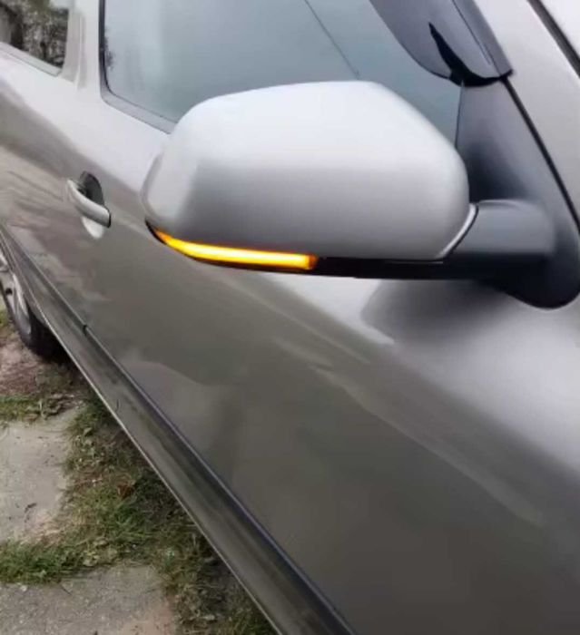 Динамични бягащи мигачи за огледалата за VW Polo Skoda Octavia Шкода