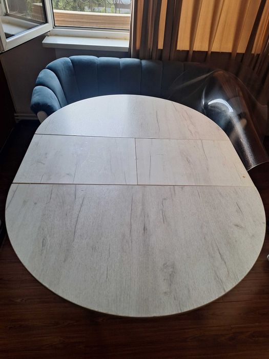 Продам красивый круглый стол, диаметр стола 110х150