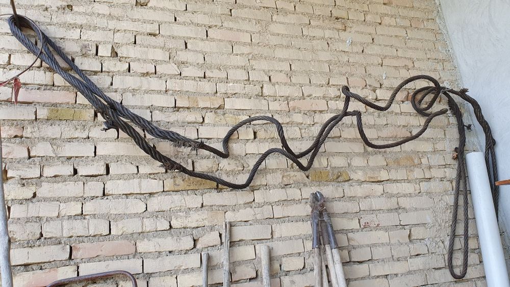 Трос стальной «удавка» 2 шт. Длина каждой по 5 метров, диаметр 30 мм.