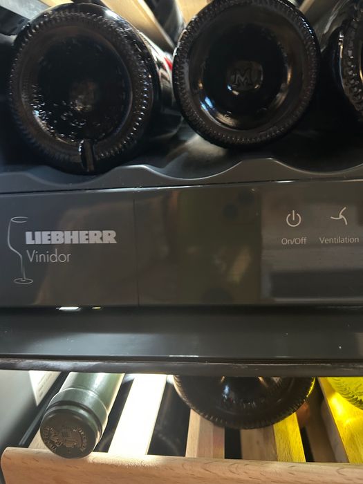 Охладител за вино Liebherr