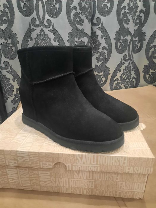 Оригинални дамски боти UGG
