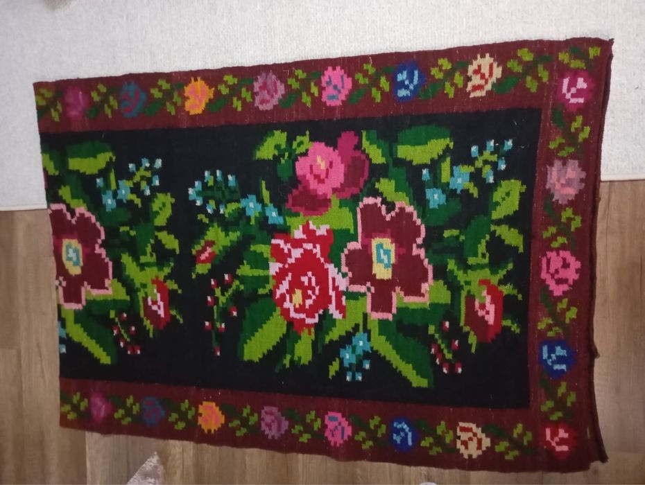 Covoare traditionale tesute manual din lana