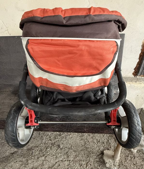 Детская коляска в рабочем состоянии