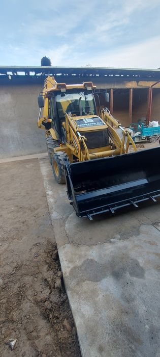 Экскаватор погрузчик 2 000 м/ч в рабочем состоянии год выписки 2020год