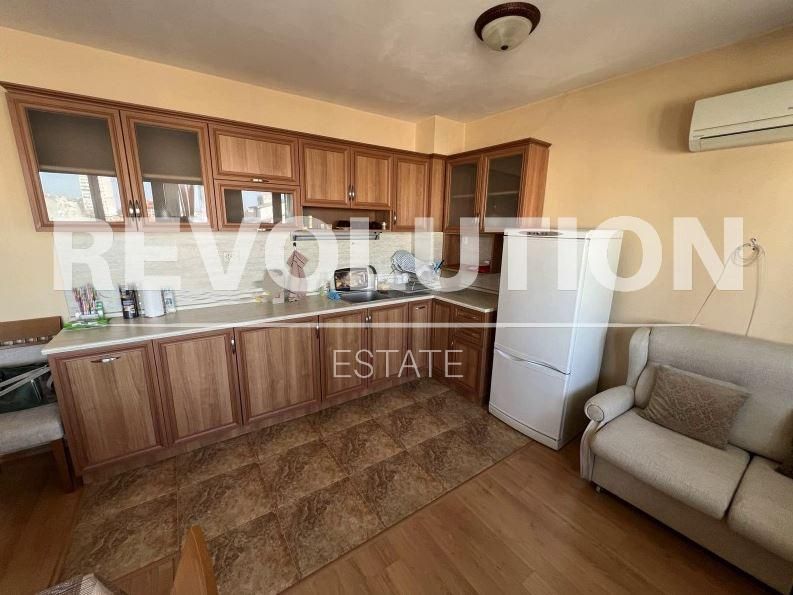 Дава се под наем Двустаен апартамент в Варна, Цветен квартал - 65 кв.м за 450 € - Снимка #1