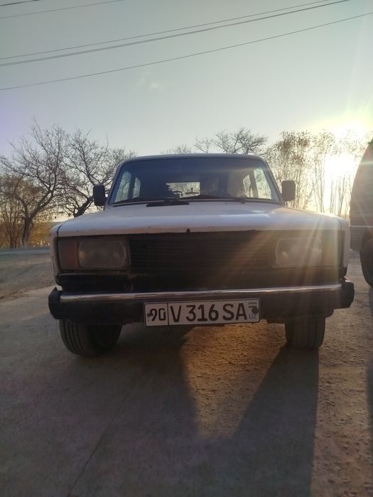 Moshina yurib duribdi