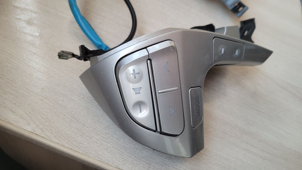 Продам кнопки руля камри 40