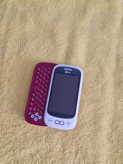 Super telefon lg cu tastatura laterala