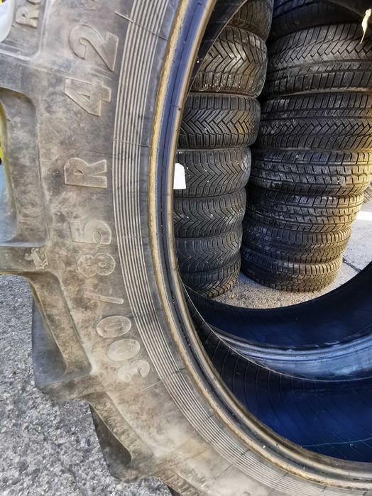 300 85 r 42 continental.