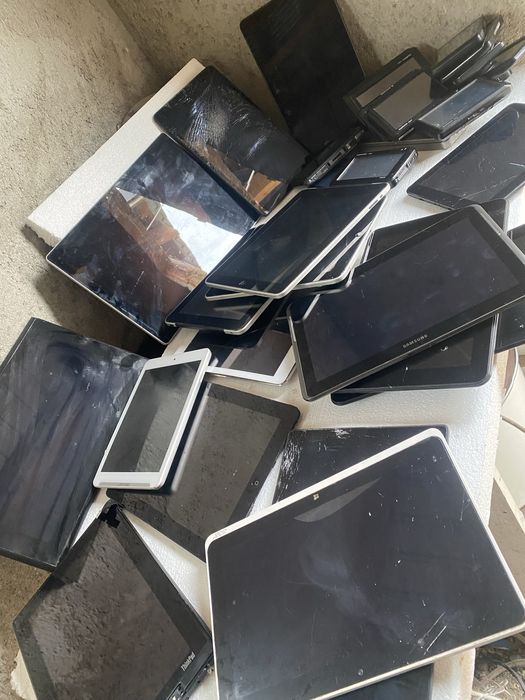 Lot tablete  piese samsung ipad …