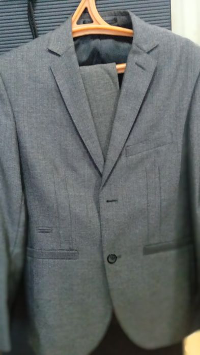 Продам костюм, одевали один раз на выпускной