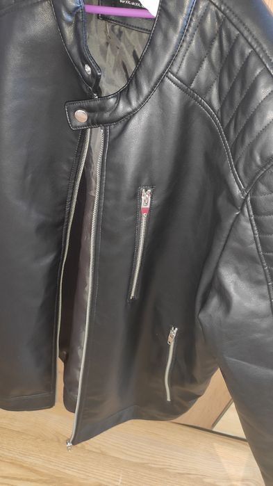 Продам новую куртку.