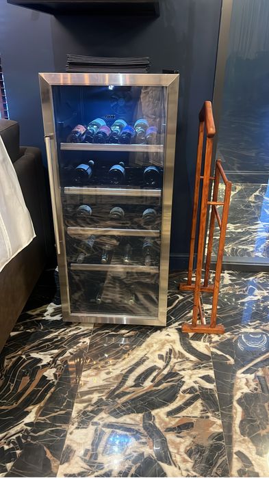 Винный/ витринный холодильник