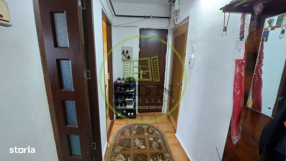 Apartament trei camere semidecomandat, etajul 5, Craiovita zona Niella