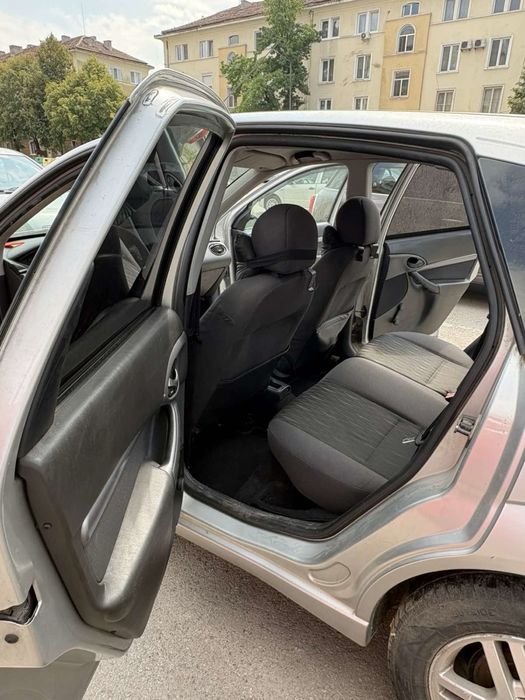 Продавам форд фокус 1.8 tdci
