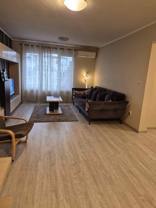 Дава се под наем Тристаен апартамент в София, Павлово - 100 кв.м за 747.66 € - Снимка #1