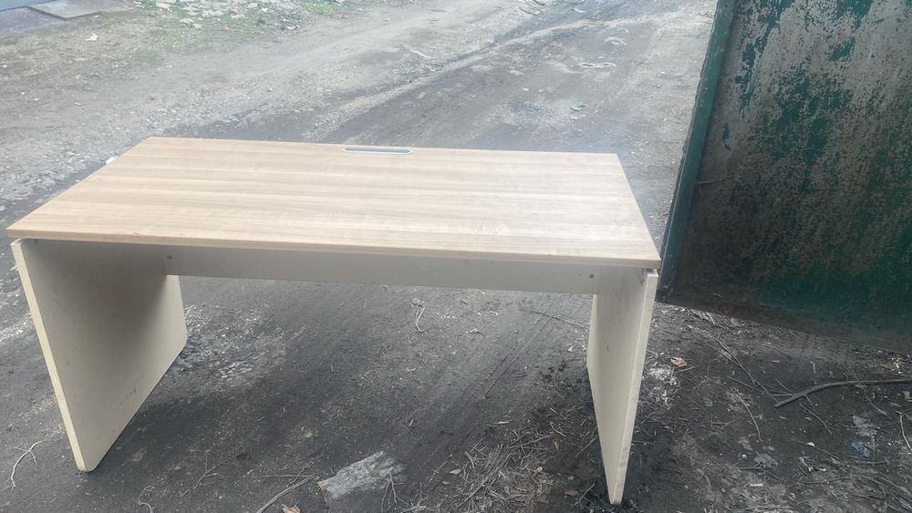 Письменный стол .