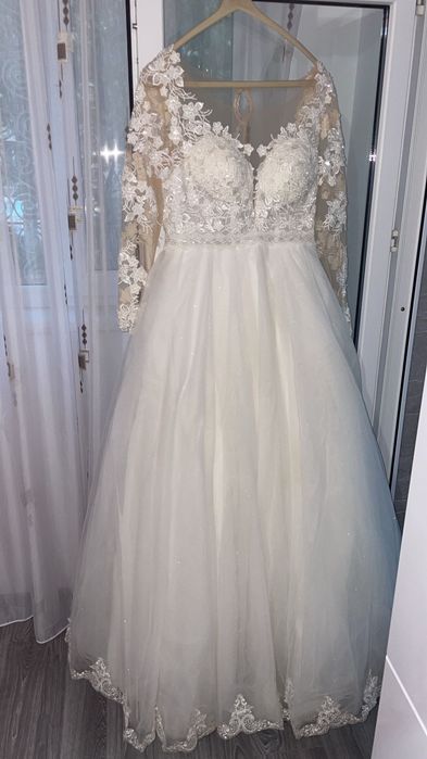 Vand rochie de mireasa