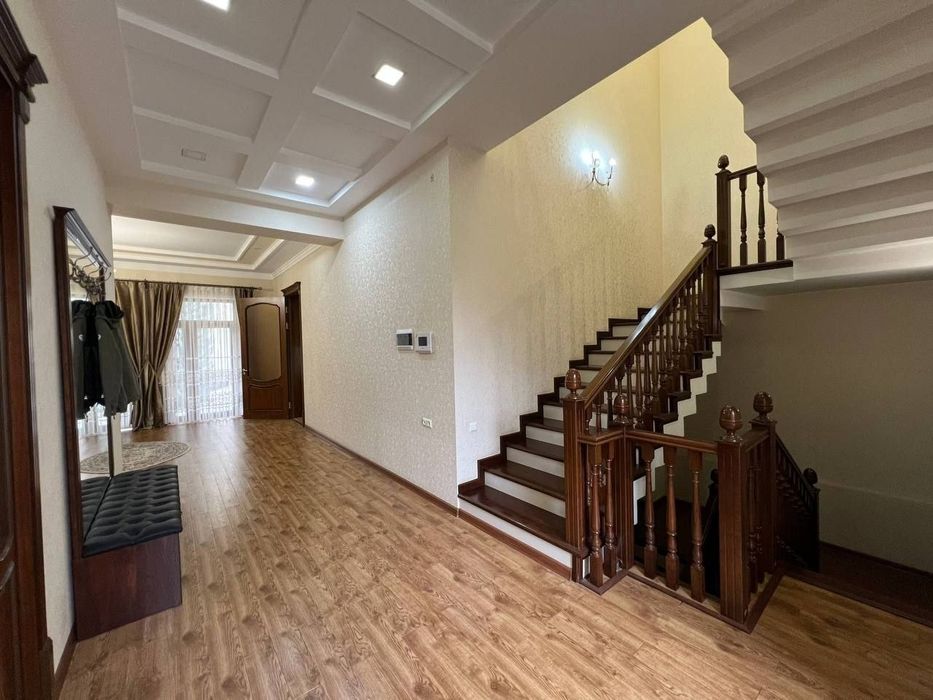 Центр Луначарского- Шуртепа дом 3.7 сотки 3 уровня