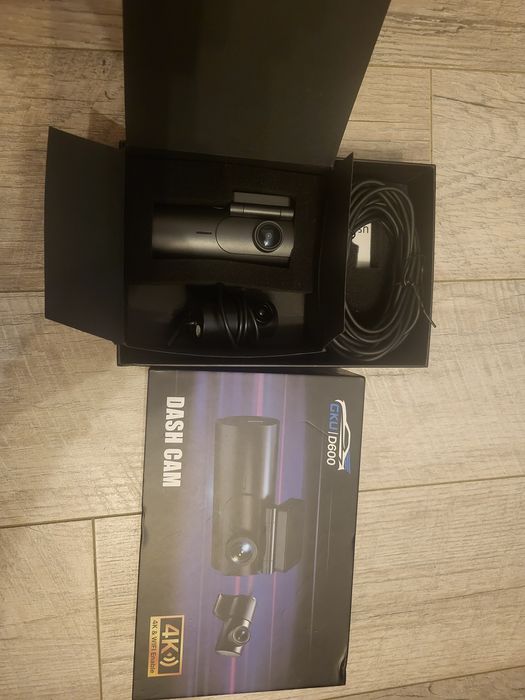 cameră auto de bord GKU D600 care înregistrează la rezoluție 4K și include funcționalitate Wi-Fi