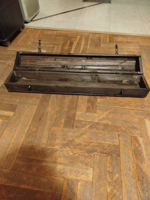 Дървен сандък/кутия с метален обков