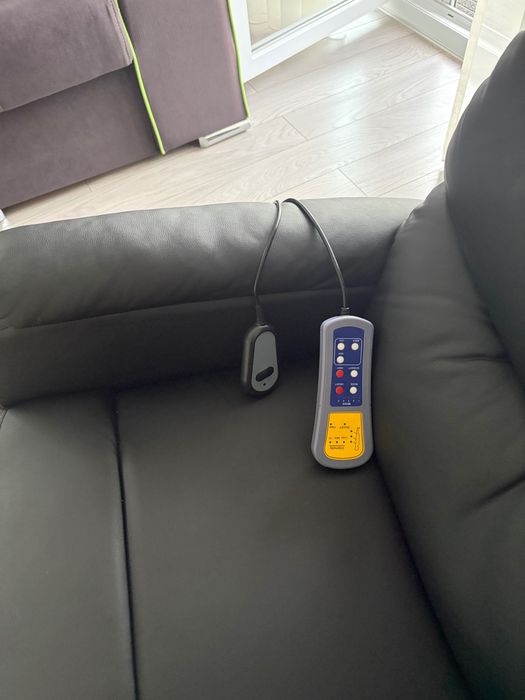 Vând fotoliu electric cu recliner