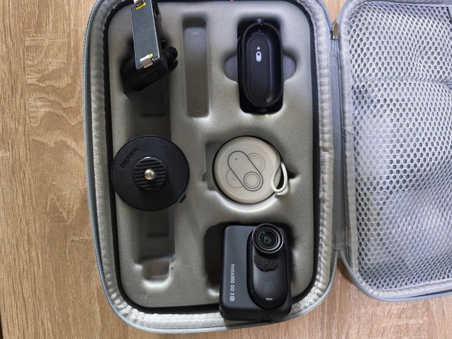 Спортна видеокамера Insta360 GO3S, 4K, 128 GB, черна