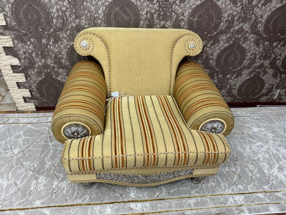 Продам мини диван  2 кресло б/у 200000 Алматы