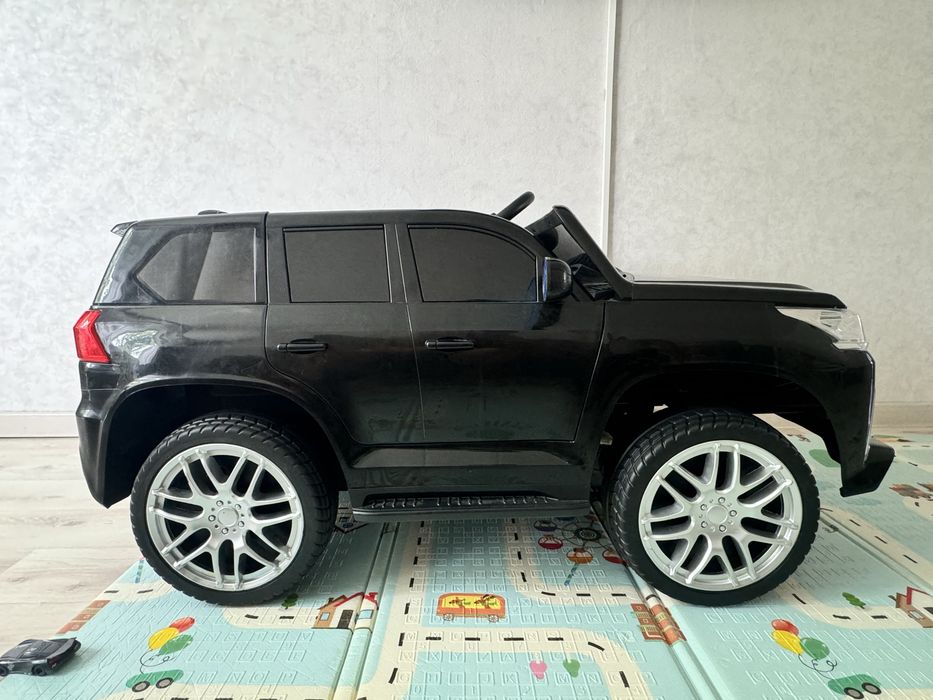 Продам детский электромобиль LEXUS LX-570