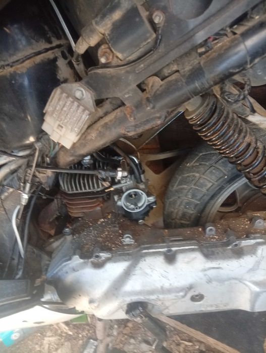 Vând scuter Aprilia defect set 80  preț 250 lei