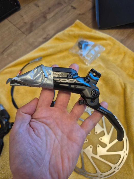 SRAM CODE R (2xManete + 2XDiscuri 200mm + Placute) -- TOTUL NOU 0KM