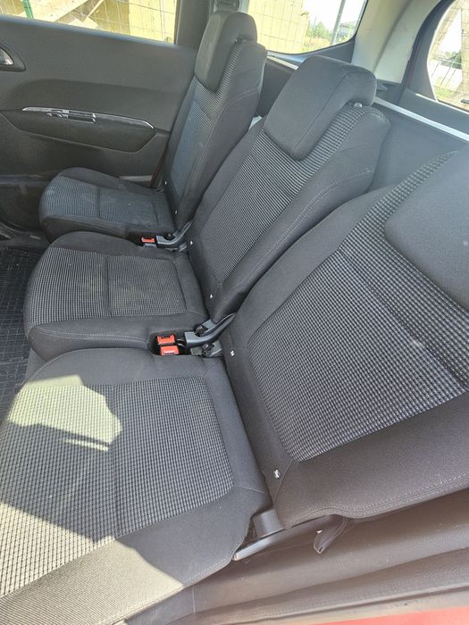 Peugeot 5008 2011 1.6 HDI