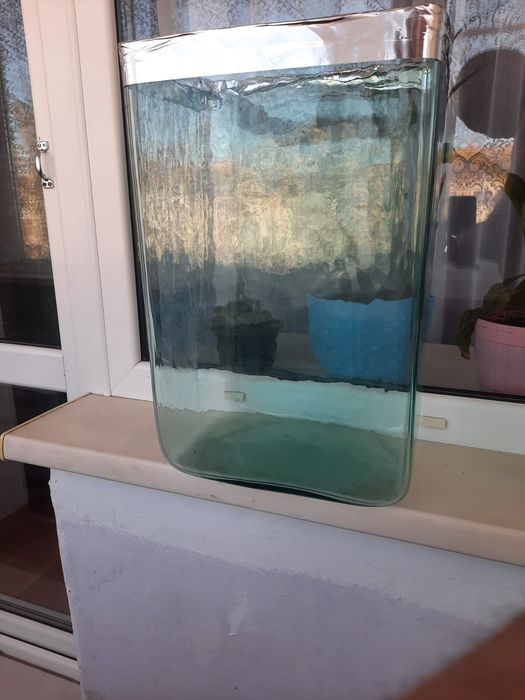 Продам аквариум. В хорошем состоянии .