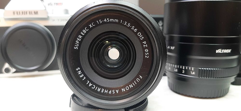 FUJIFILM X-T200 с обективи Fujifilm Fujinon XC 15-45mm f/3.5-5.6 OIS PZ,  Viltrox 56mm F/1.4 XF за Fujifilm X