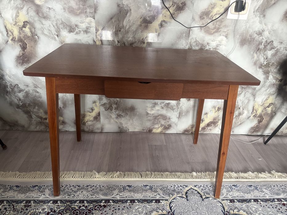 Продам стол прямоугольный