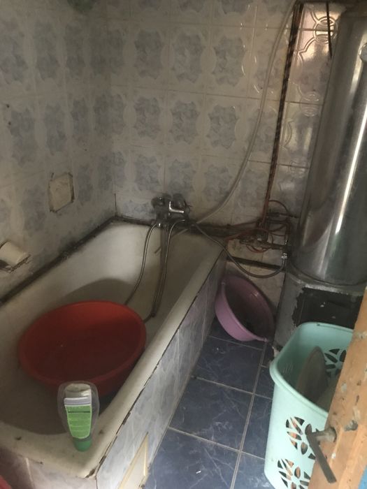 Inchiriez o camera la casa pt o persoana