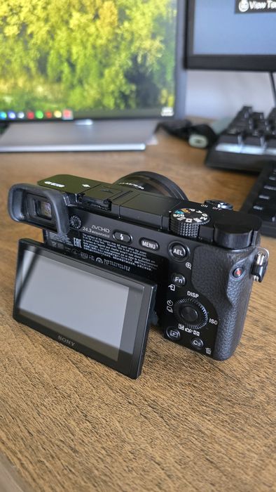 Sony A6000 mirrorless + obiectiv 16-50mm OSS
