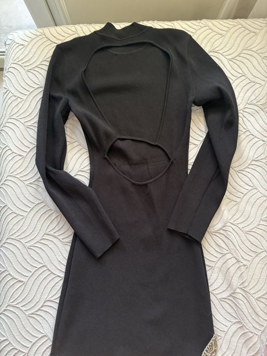 Черна РОКЛЯ с красиви детайли